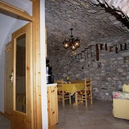 Serena - La Grotta Gargnano